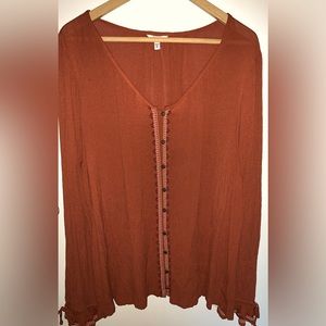 Perfect for spring Sonoma blouse! Features cuff ruffle detail